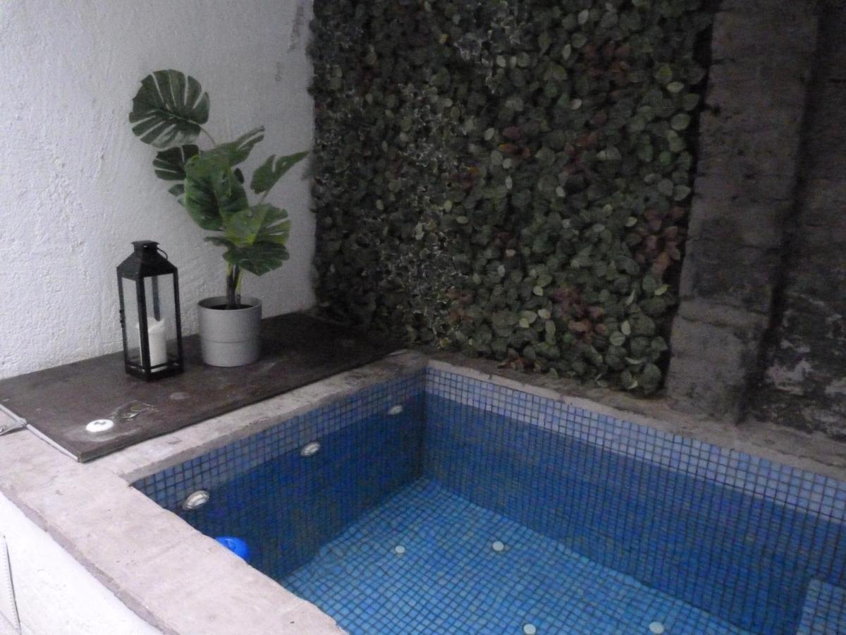 Pequeno Con Mini Piscina - No Climatizada Apartment