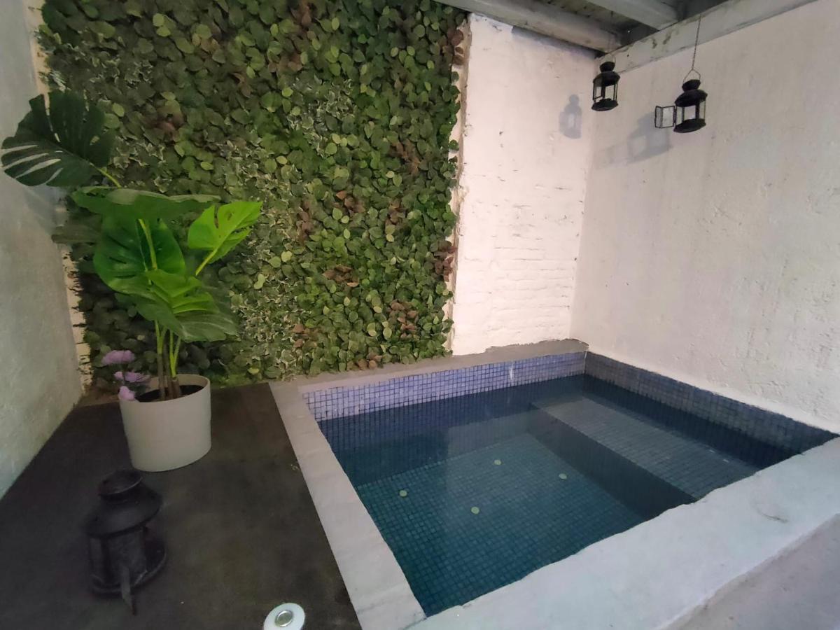 Pequeno Con Mini Piscina - No Climatizada Apartment