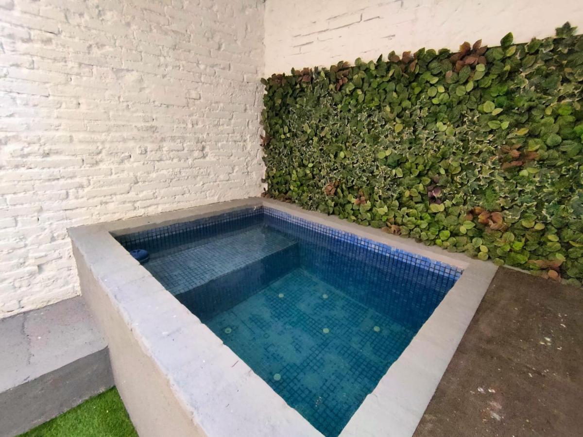 Pequeno Con Mini Piscina - No Climatizada Apartment